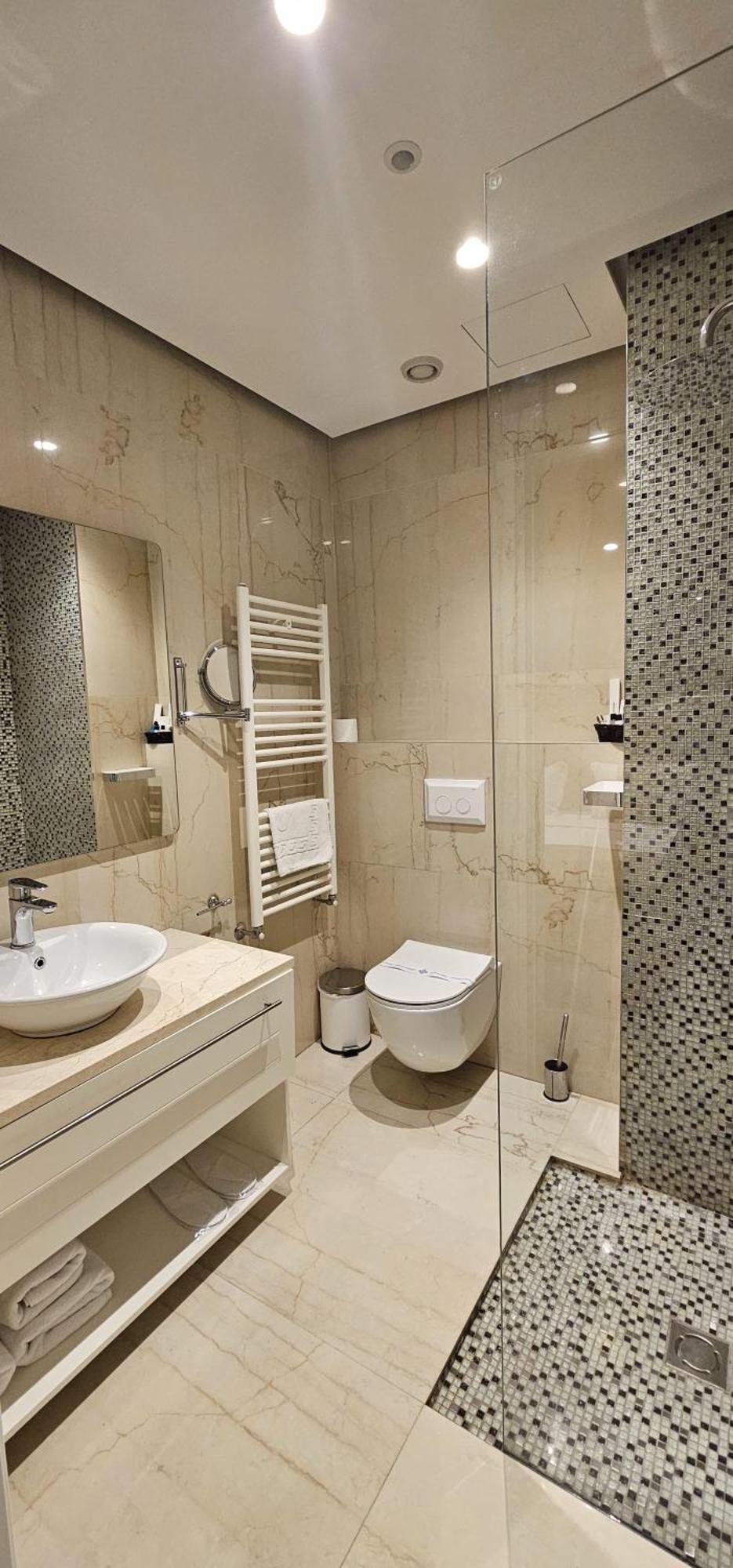 Hotel Queen Selita Kültér fotó