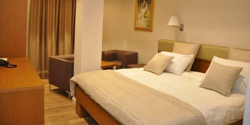 Hotel Queen Selita Kültér fotó